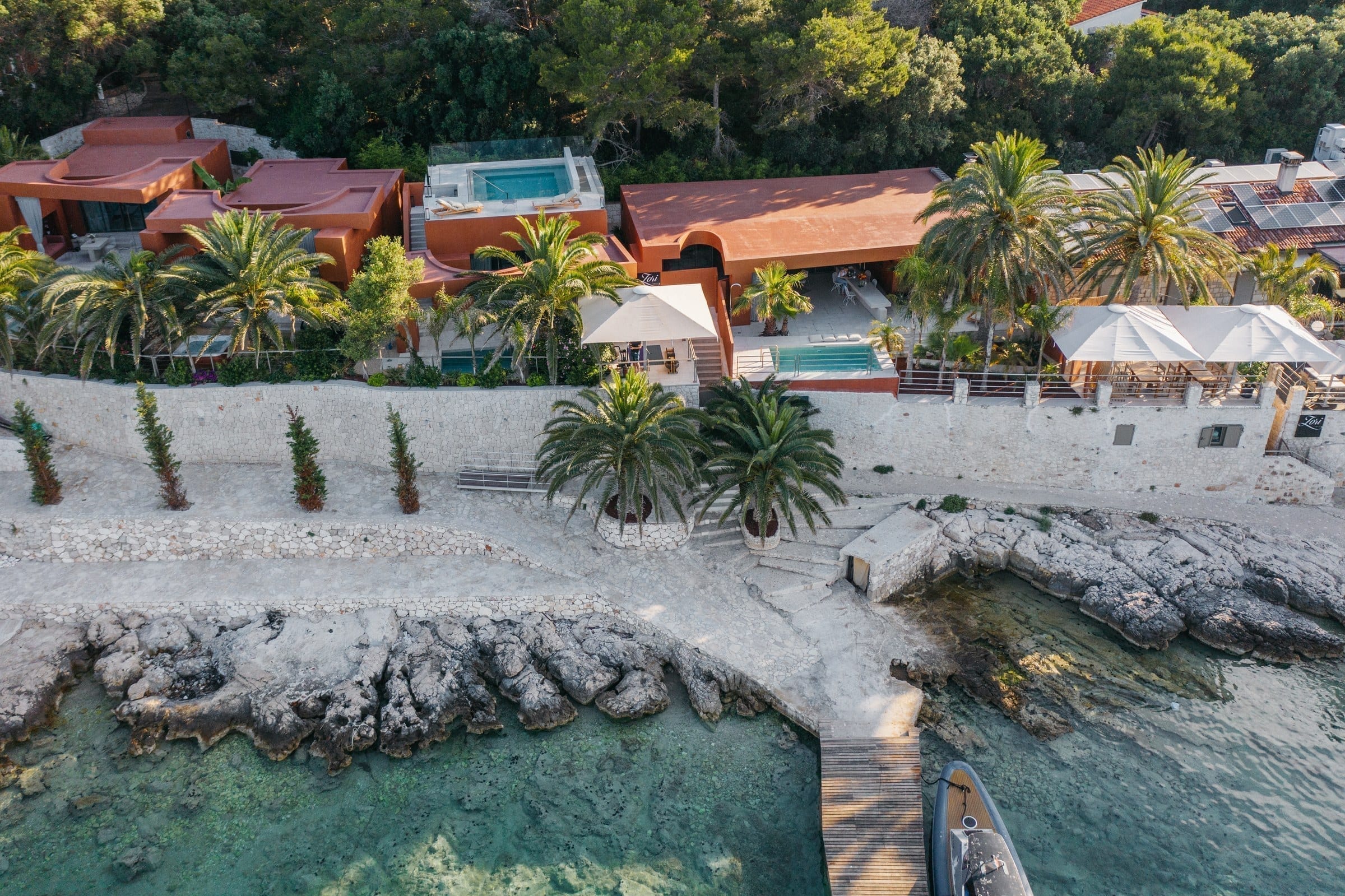 All four residences and the restaurant above Vinogradišće bay